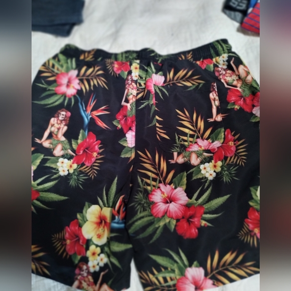 Board shorts - Picture 1 of 4